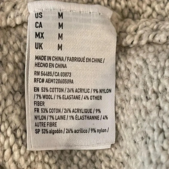 AMERICAN Eagle turtleneck, cropped sweater. Ivory color.
Size: medium - Picture 4 of 9